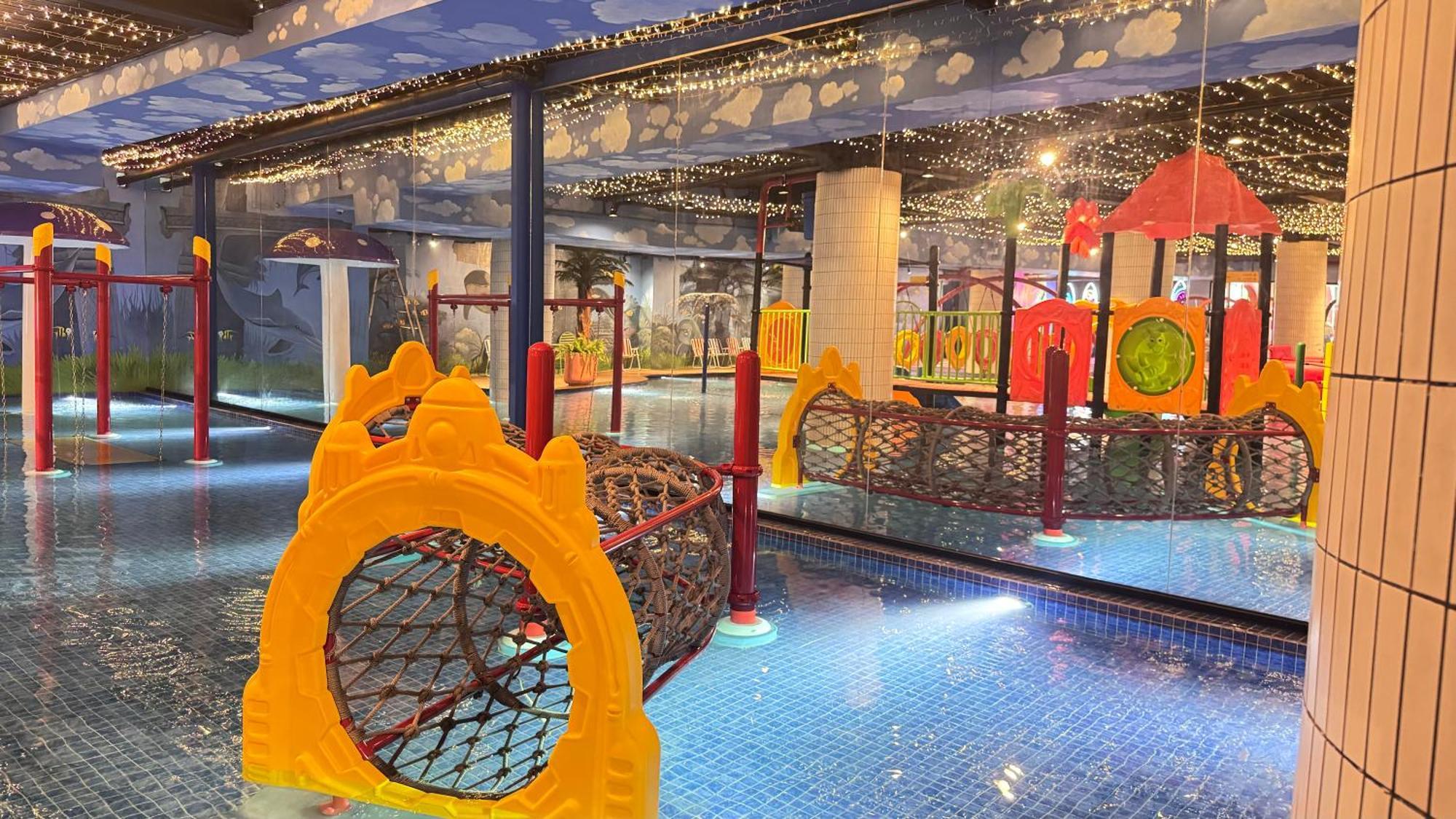 Yellow Bee Resort Cililitan Jakarta Exterior photo