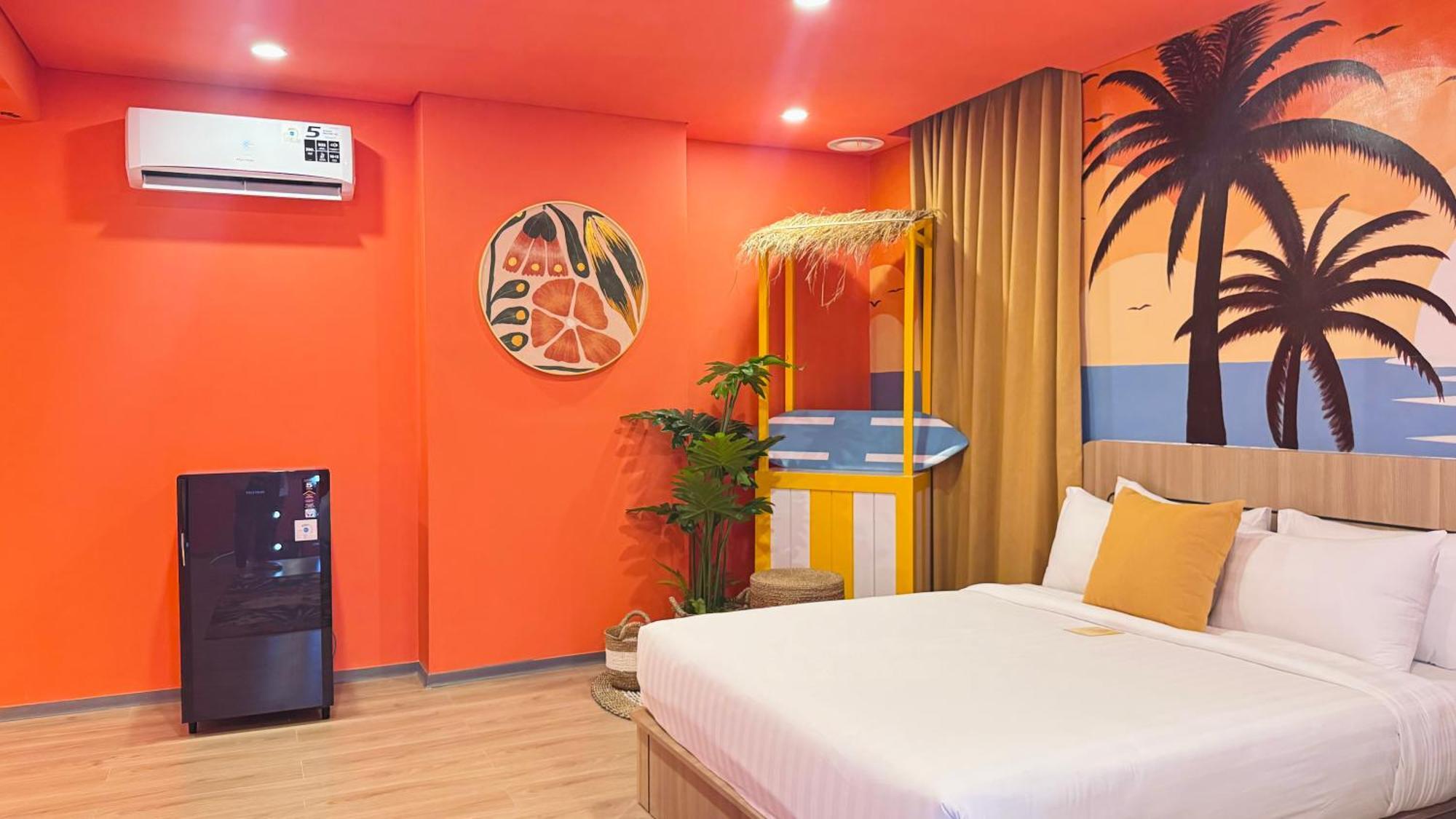 Yellow Bee Resort Cililitan Jakarta Exterior photo