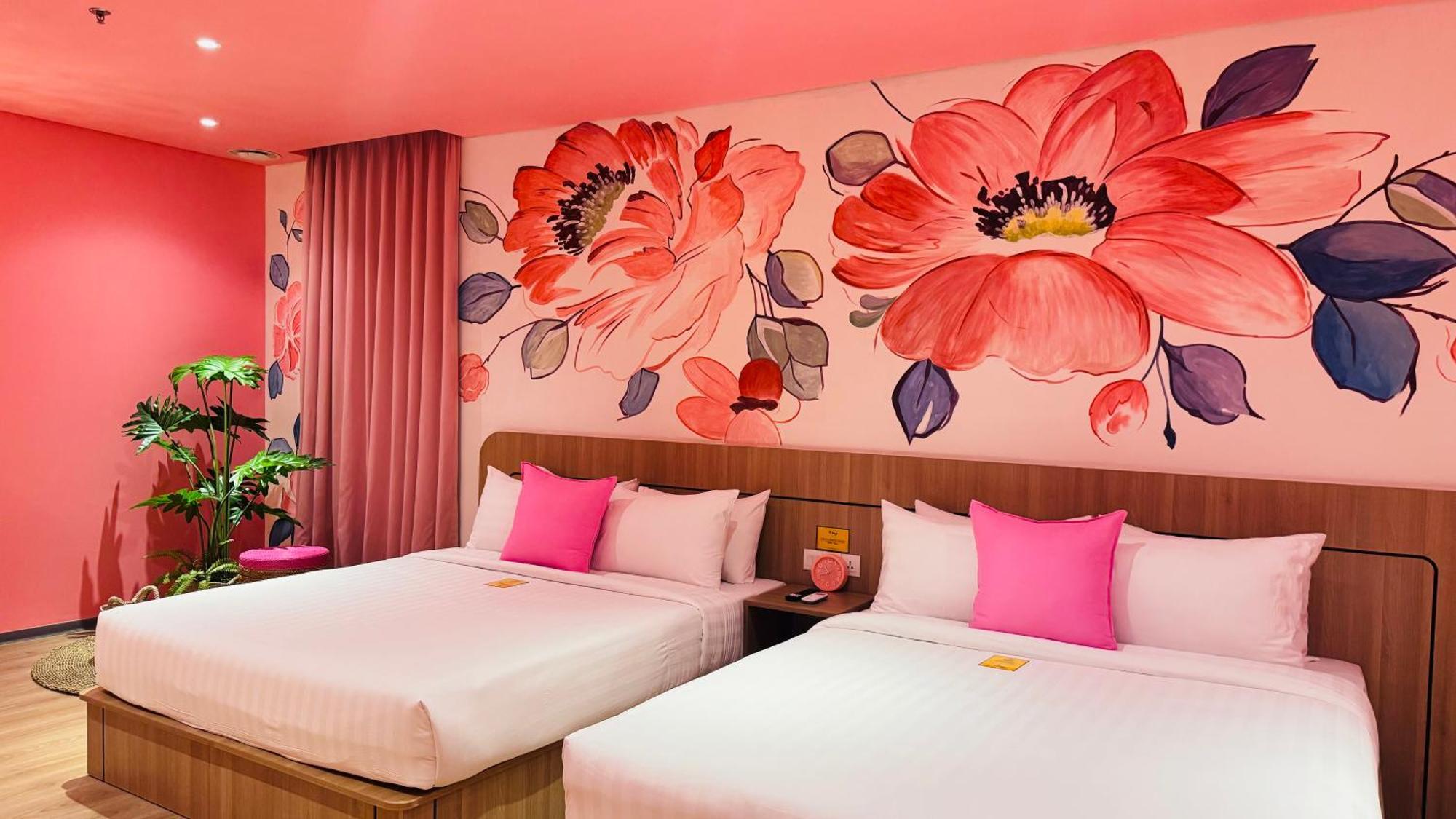 Yellow Bee Resort Cililitan Jakarta Exterior photo