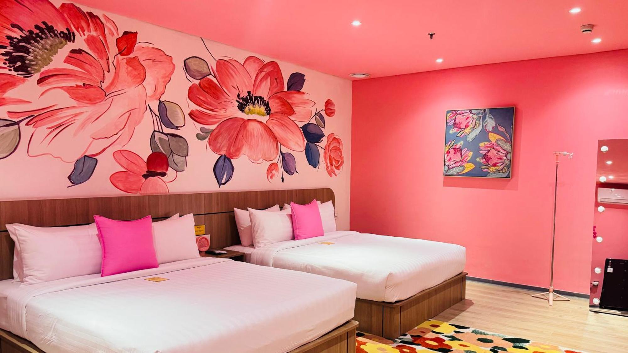 Yellow Bee Resort Cililitan Jakarta Exterior photo