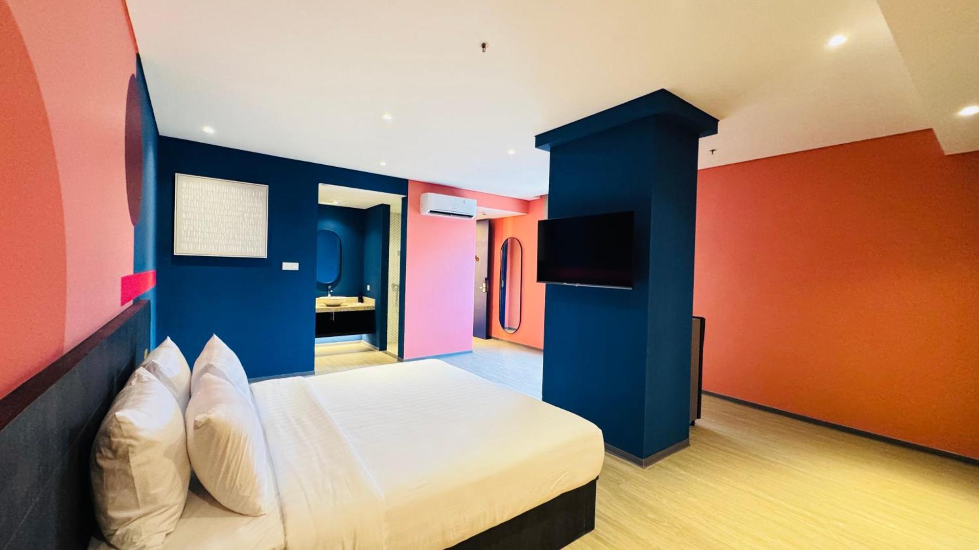 Yellow Bee Resort Cililitan Jakarta Exterior photo