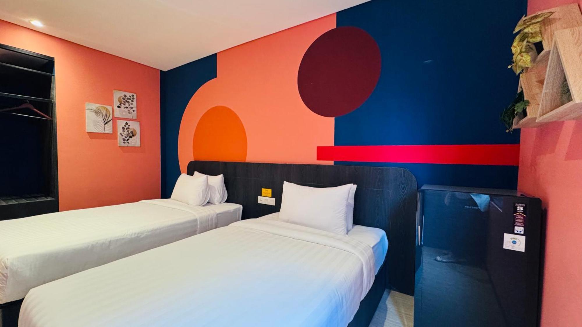 Yellow Bee Resort Cililitan Jakarta Exterior photo