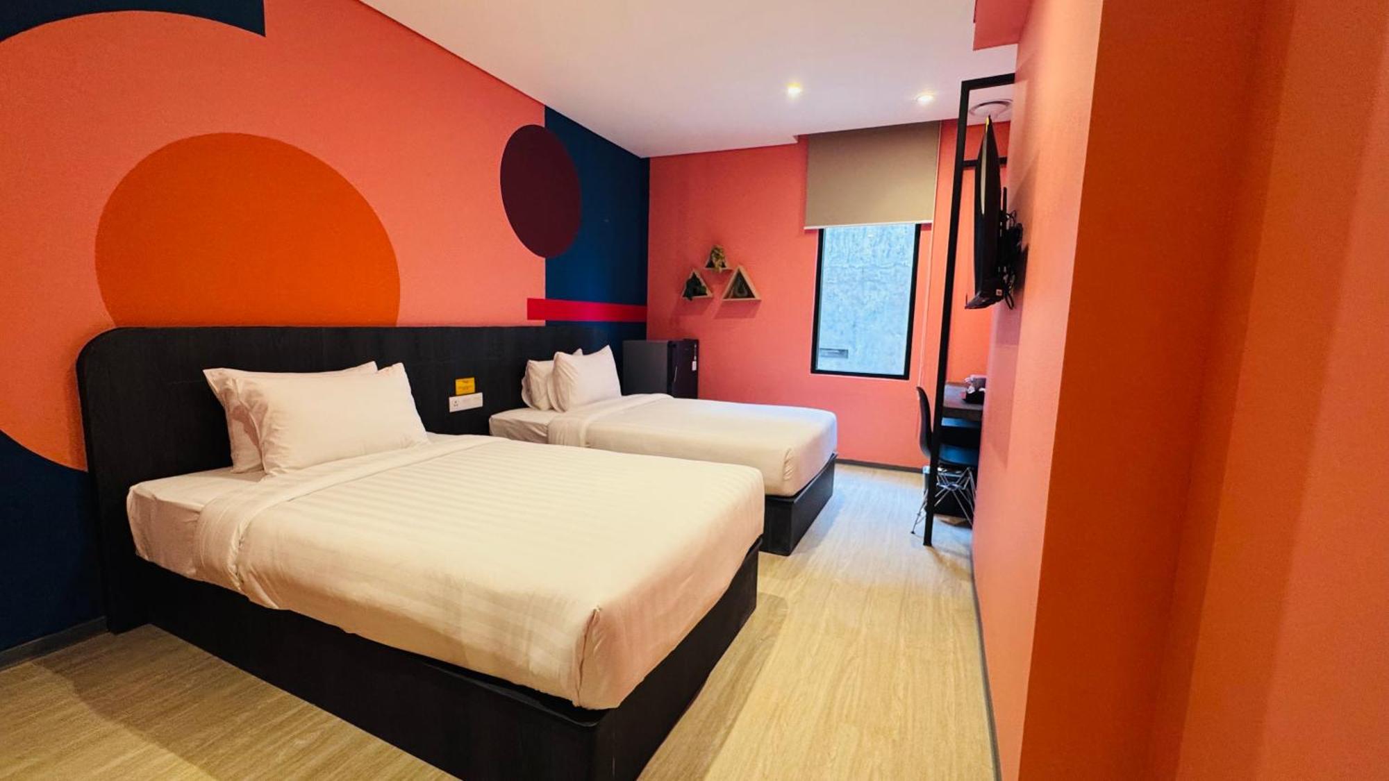Yellow Bee Resort Cililitan Jakarta Exterior photo