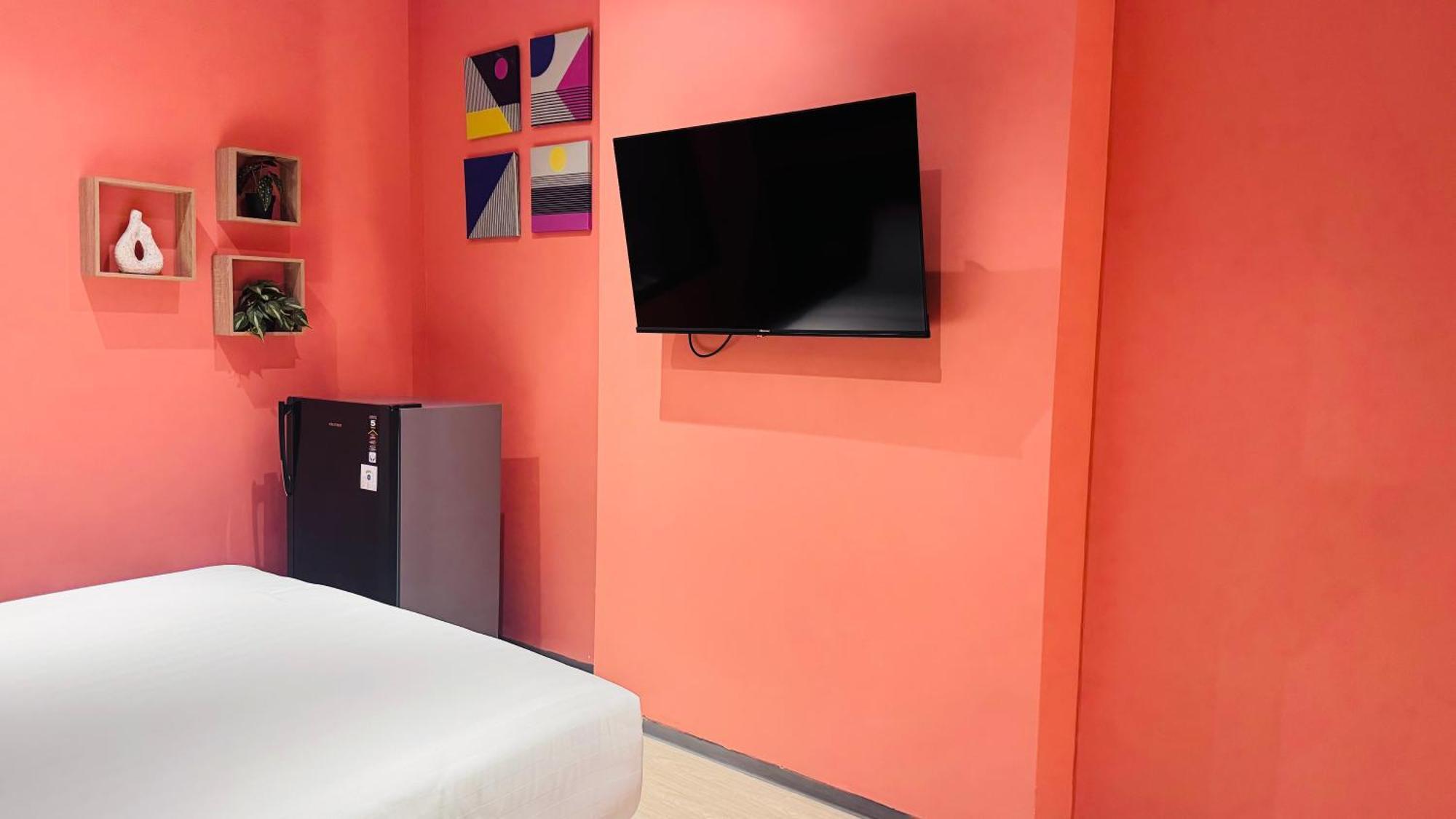Yellow Bee Resort Cililitan Jakarta Exterior photo
